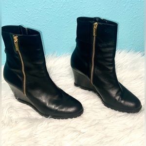 Micheal kors size 8 black over ankle boots